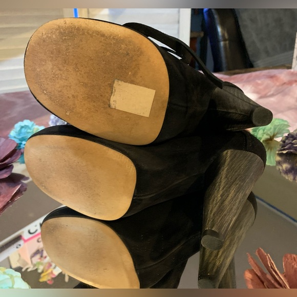 GUC 🙃Isabel Marant suede boots laser cut with 🎀 accent - Picture 8 of 8